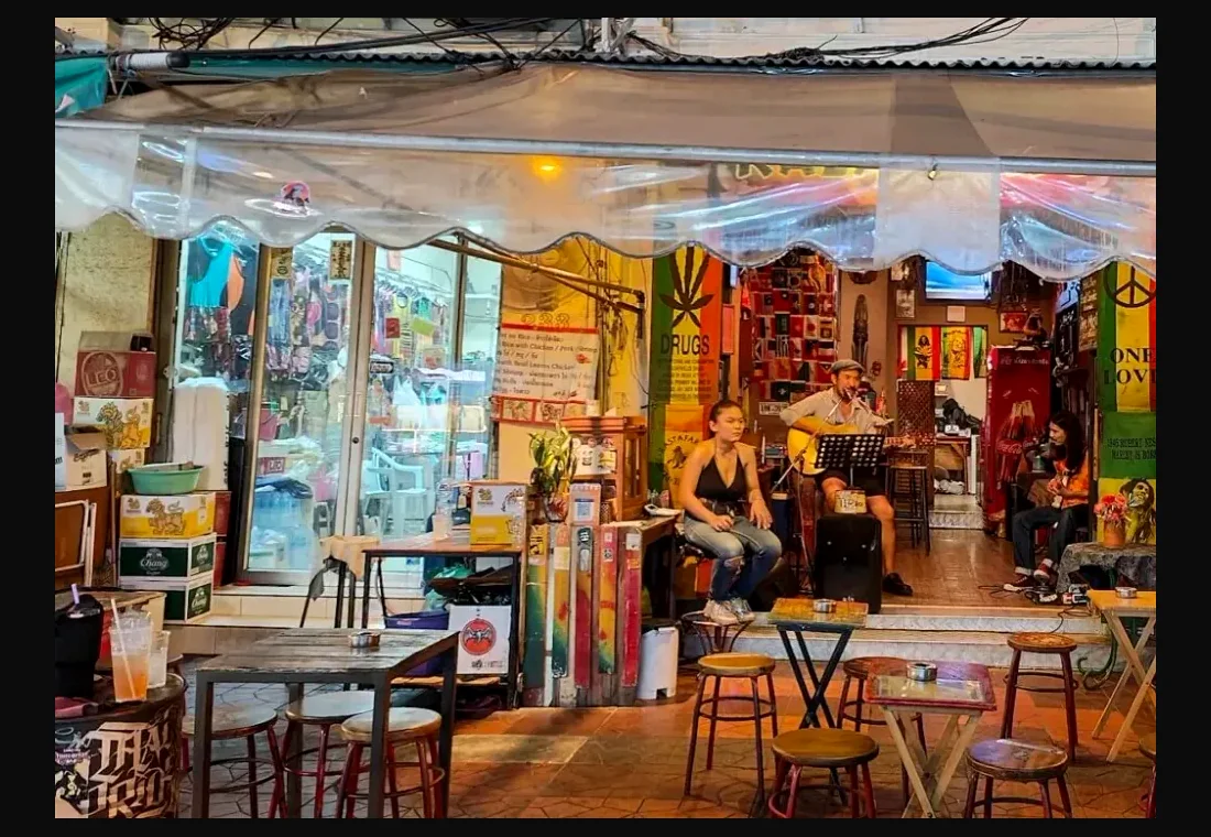 Kalanbatu Reggae Bar storefront and live music